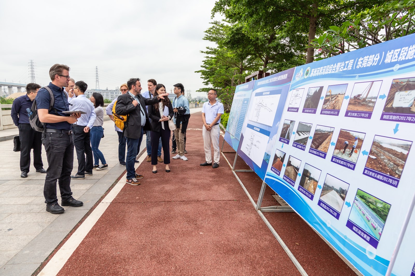 代表團一行了解茅洲河界河段綜合整治工程(東莞部分)情況 代表團一行了解茅洲河界河段綜合整治工程(東莞部分)情況