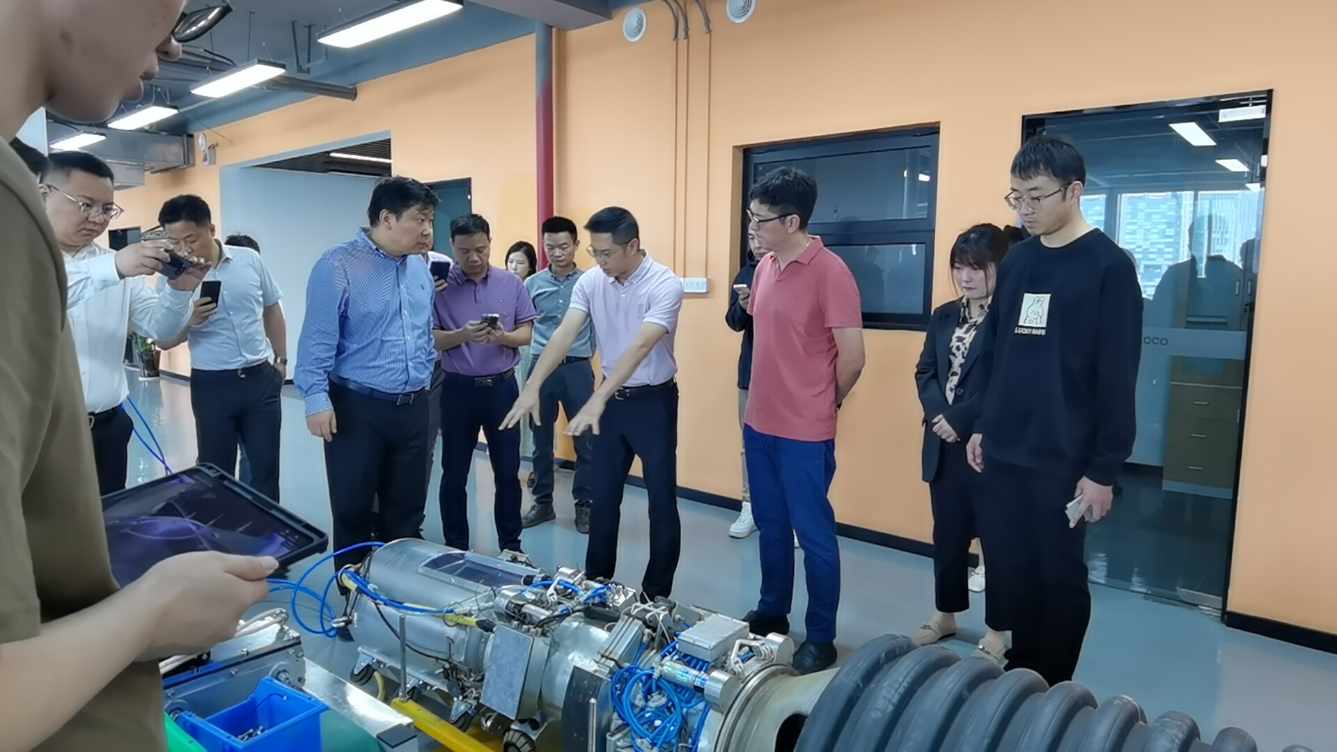 圖4  參觀南京安透可智能系統(tǒng)有限公司研發(fā)中心和技術(shù)交流.jpg