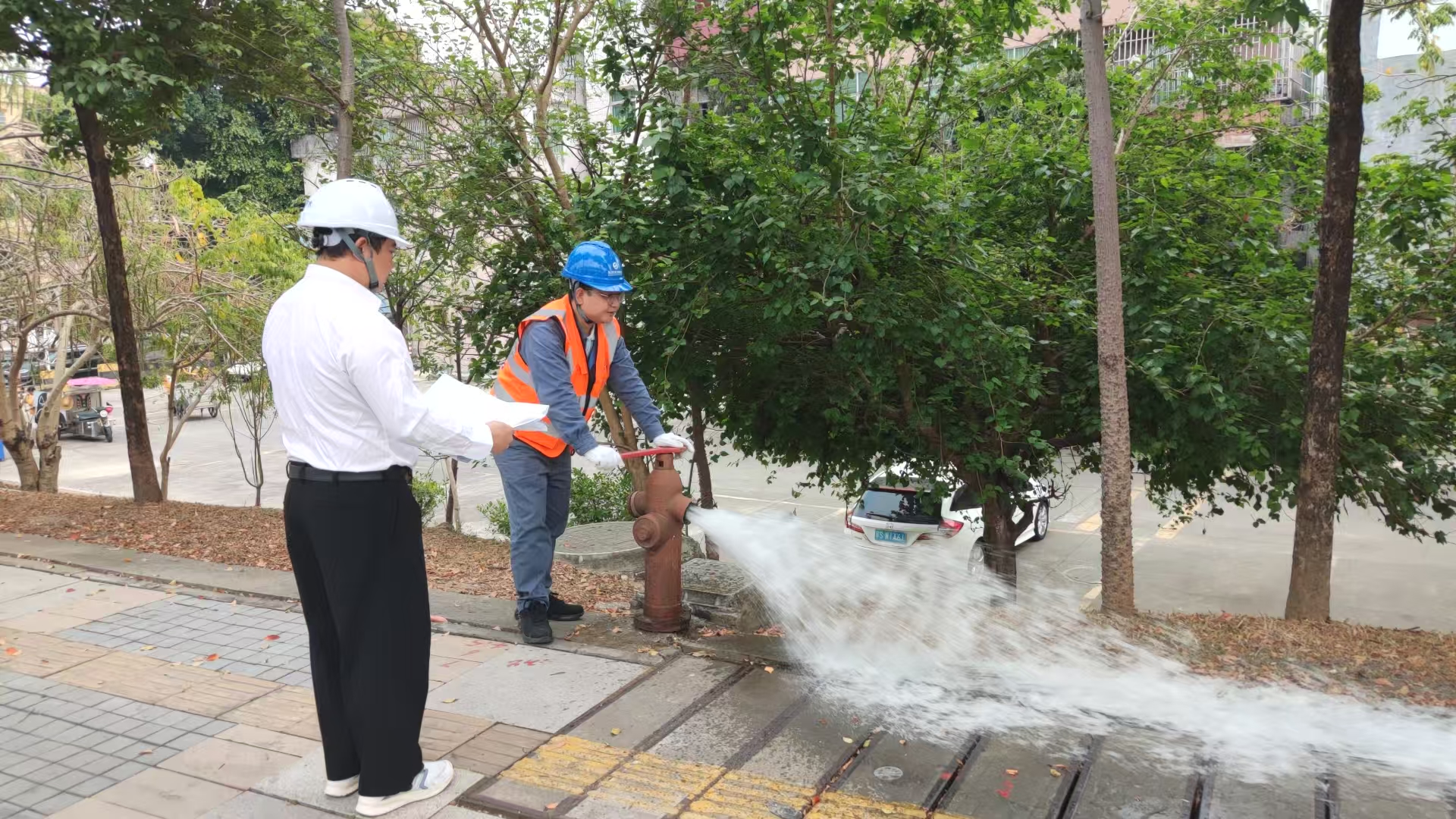 開(kāi)展供水管網(wǎng)巡查維護(hù)1.jpg